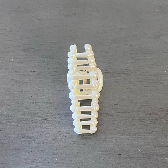 Off-White Cream Floral Flower Daisy Pearl Bead Spring 4" Lobster Claw Hair Clip - Picture 3 of 4